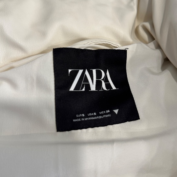 ZARA White Faux Leather Puffer Vest – Cropped - Picture 5 of 6